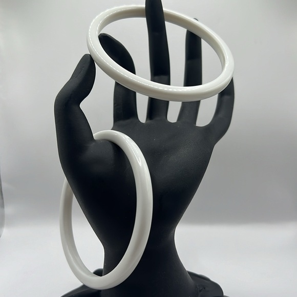 2 PC Set Acrylic White Bangle Bracelet - Picture 3 of 5